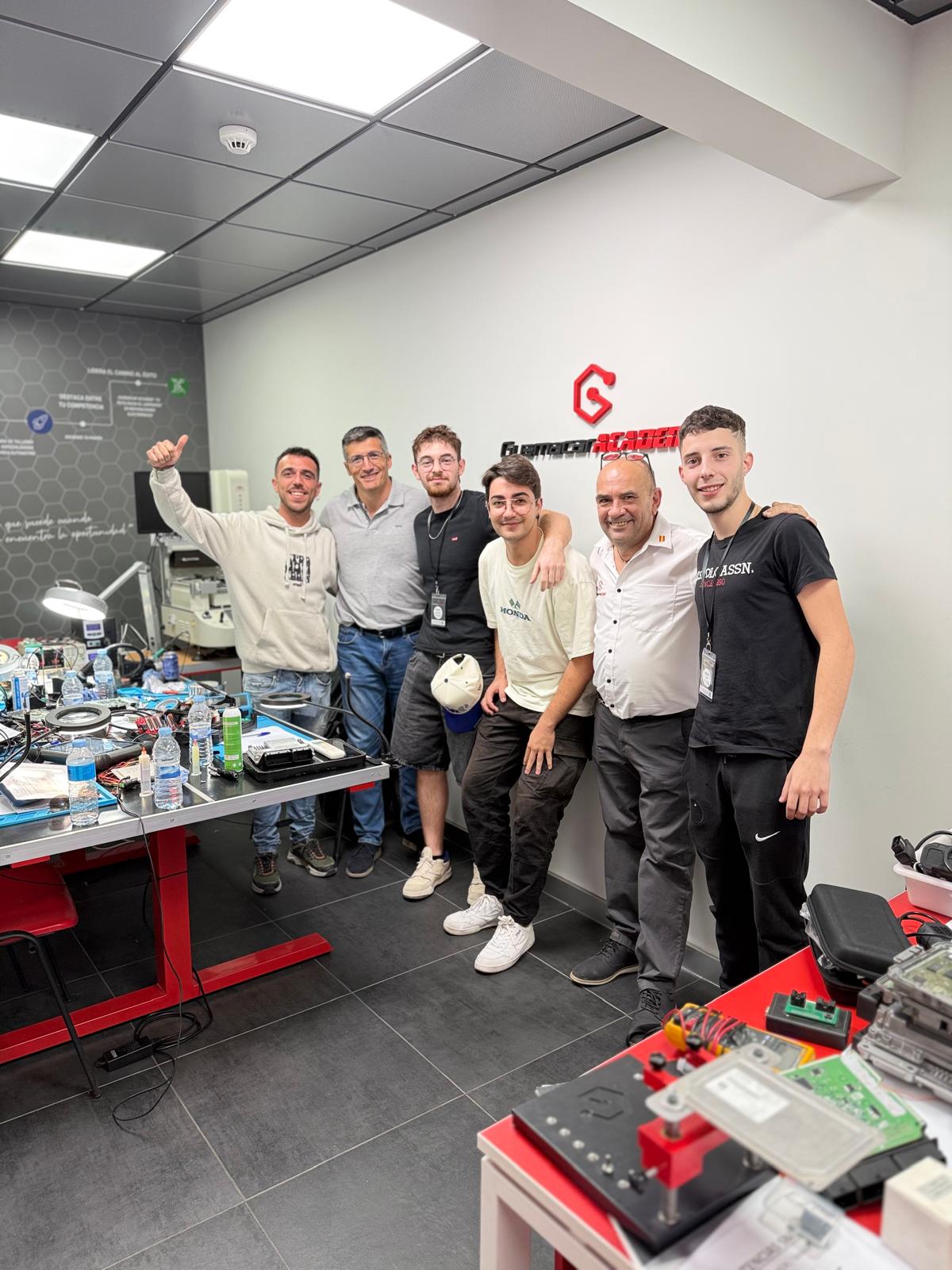 Cursos Centralitas ECu Motor; Diagnostico y Reparación & Clonación & gestión Integral Inmovilizador de centralitas ecu en GuemaCAR Academy mejor academia de electrónica automotriz de España