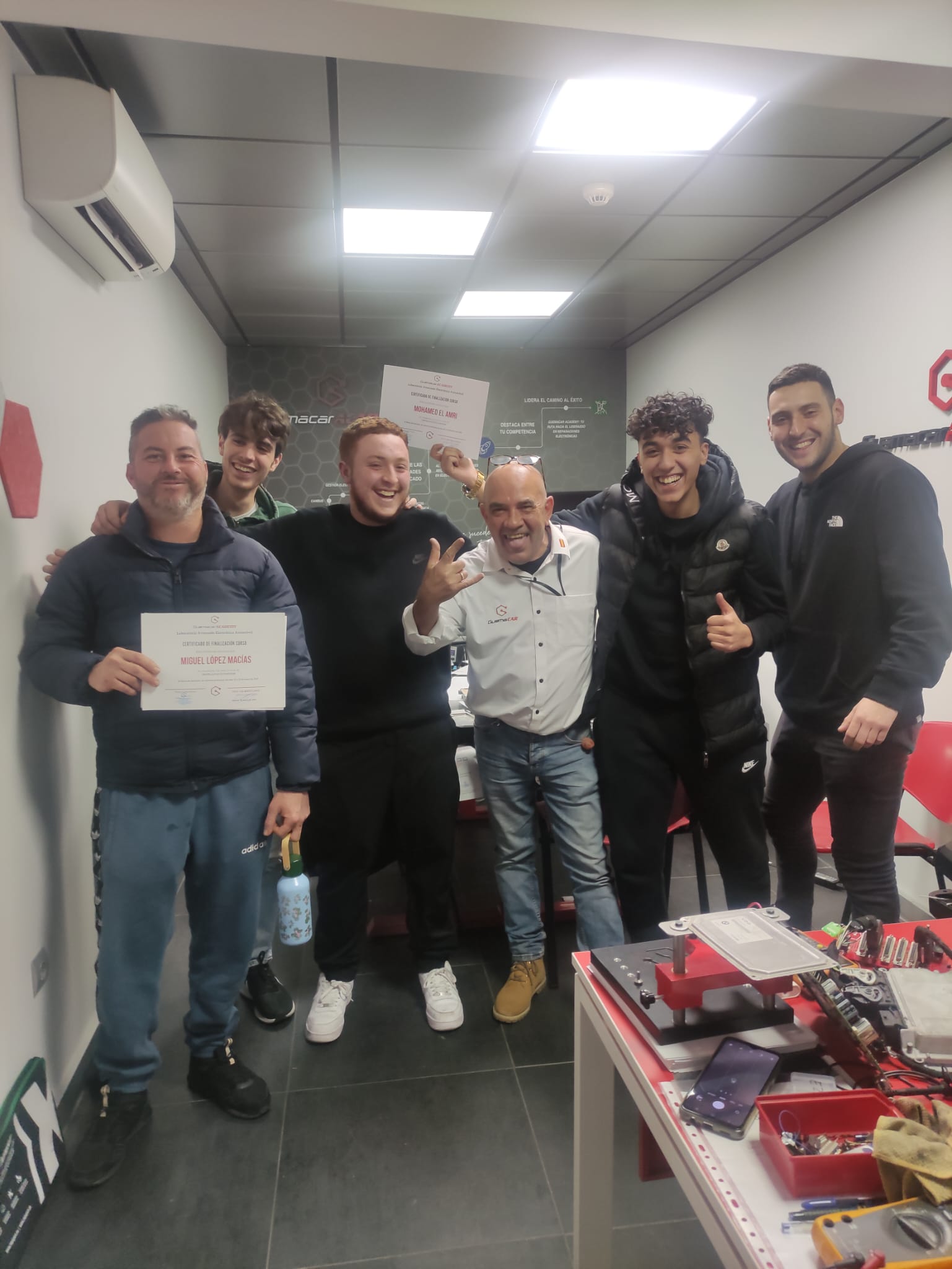 Cursos Centralitas ECu Motor; Diagnostico y Reparación & Clonación & gestión Integral Inmovilizador de centralitas ecu en GuemaCAR Academy mejor academia de electrónica automotriz de España