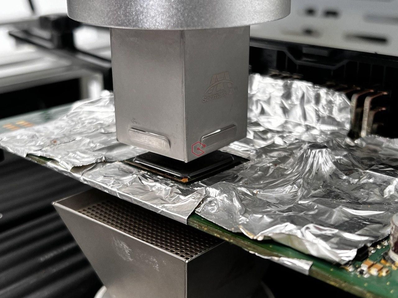 La soldadura es un proceso fundamental tanto en la fabricación como en la reparación de los microprocesadores de la ECU. Desde la soldadura SMD hasta las técnicas avanzadas de BGA, cada tipo de soldadura tiene un propósito específico para garantizar la fiabilidad, eficiencia y durabilidad del microprocesador. Entender cómo se realiza y se inspecciona la soldadura en los microprocesadores de la ECU es crucial para mantener el rendimiento y la fiabilidad del motor.