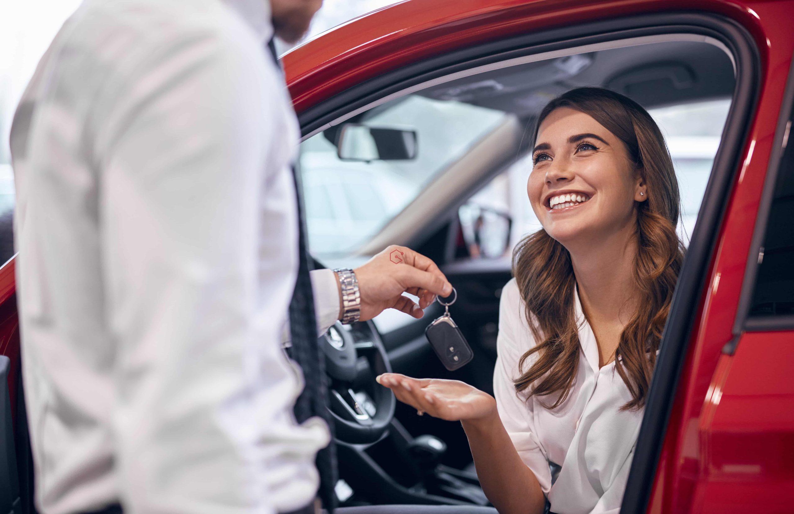 🚗💡 La Historia de 500 km: Una Cliente Satisfecha con Soluciones GuemaCAR en la Reparación de su Automóvil 💡🚗 En Soluciones GuemaCAR, nos enorgullece contar la historia de una cliente que recorrió 500 km en busca de una solución para el problema de su automóvil. Esta historia no solo destaca nuestra dedicación a la excelencia en el servicio, sino también la confianza que nuestros clientes depositan en nosotros. La cliente, María, se enfrentaba a un problema frustrante con su automóvil. Su coche presentaba un fallo en la electrónica que, a pesar de ser común, parecía ser un misterio para muchos talleres. Después de recibir presupuestos exorbitantes y tiempos de espera prolongados en el taller oficial de la marca, María decidió buscar una alternativa. Después de investigar y recibir recomendaciones, decidió viajar 500 km para visitarnos en Soluciones GuemaCAR. Al llegar a nuestro taller, María fue recibida con una cálida bienvenida por nuestro equipo. Nuestros expertos en electrónica automotriz evaluaron rápidamente el problema de su coche y confirmaron que era una falla que ya habíamos abordado con éxito en el pasado. A diferencia del taller oficial, donde le habían ofrecido un presupuesto cinco veces más alto, le presentamos a María una estimación justa y razonable para la reparación. Impresionada por nuestra honestidad y profesionalismo, María decidió dejar su coche en nuestras manos. Para su sorpresa, la reparación se completó en unas pocas horas, mucho más rápido de lo que había esperado. La sonrisa de alivio en el rostro de María cuando le entregamos las llaves de su automóvil fue la mayor recompensa para nosotros. Esta experiencia resalta la importancia de elegir el servicio adecuado cuando se trata de reparaciones de automóviles. En Soluciones GuemaCAR, no solo nos esforzamos por ofrecer soluciones efectivas y servicios de alta calidad, sino que también nos comprometemos a brindar una experiencia al cliente excepcional en cada paso del camino. Estamos agradecidos por la confianza que María y todos nuestros clientes depositan en nosotros. Seguiremos trabajando arduamente para superar sus expectativas y seguir siendo su socio confiable en electrónica automotriz. ¿Tienes un problema con la electrónica de tu automóvil o necesitas asesoramiento? ¡No dudes en ponerte en contacto con nosotros! Estamos aquí para ayudarte. #SolucionesGuemaCAR #ElectrónicaAutomotriz #ExperienciaDelCliente #ServicioExcepcional #500Km ¡Tu automóvil está en buenas manos con Soluciones GuemaCAR!