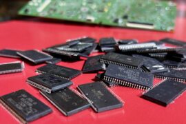 Lleva tu taller mecánico al siguiente nivel con el tuning y la reprogramación de ECUs. Soluciones GuemaCAR te ofrece 30 años de experiencia, herramientas avanzadas como el programador ECU y TCU Flex Magic Sport, una plataforma de archivos chiptuning fácil de usar, y formación especializada para que puedas ofrecer servicios de alto valor a tus clientes.