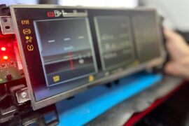 Reparación del Cuadro de Instrumentos Digital Cockpit Peugeot 5008 en Soluciones GuemaCAR: Tecnología, Precisión y Ahorro Garantizado