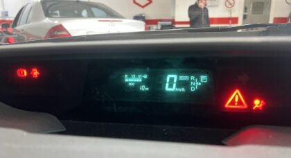 Reparar Cuadro Instrumentos Kilometraje Toyota Prius 399999 Kilómetros. ¿Toyota Prius ha llegado a 299.999 km y el cuentakilómetros se detuvo? En GuemaCAR tienes reparación profesional con certificado de Km