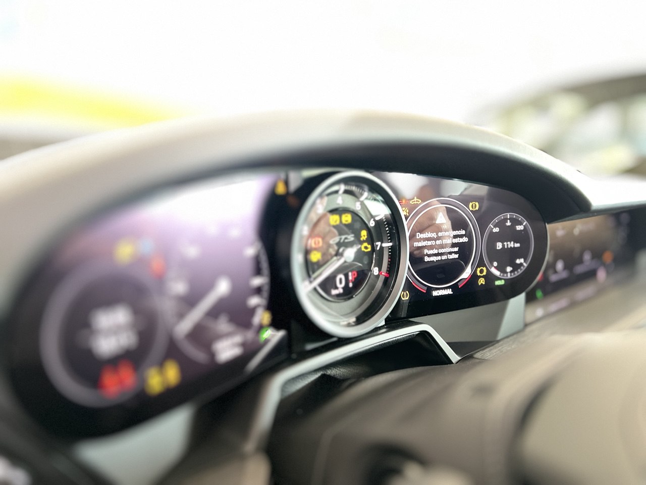 🕒 ¡Atención! Nuevo horario de verano en Soluciones GuemaCAR Con la llegada del verano, adaptamos nuestro horario para seguir ofreciéndote el mejor servicio técnico en electrónica del automóvil, manteniendo la eficiencia y el compromiso que nos caracteriza. 📅 Horario de verano 2025: 🌞 Mes de JULIO 🛠️ De lunes a jueves: 07:30 h – 15:00 h 🛠️ Viernes: 08:00 h – 14:00 h 🌞 Mes de AGOSTO 🛠️ De lunes a viernes: 08:00 h – 14:00 h ⚙️ Seguimos operativos con normalidad para diagnosis, reparación, clonación y reprogramación de centralitas ECU, así como formación técnica en GuemaCAR Academy. 📲 Te recomendamos pedir cita previa para asegurar atención en tiempo y forma. 📍 Soluciones GuemaCAR – Laboratorio de Electrónica Automotriz ☎️ 91 693 27 77 🌐 www.solucionesguemacar.es