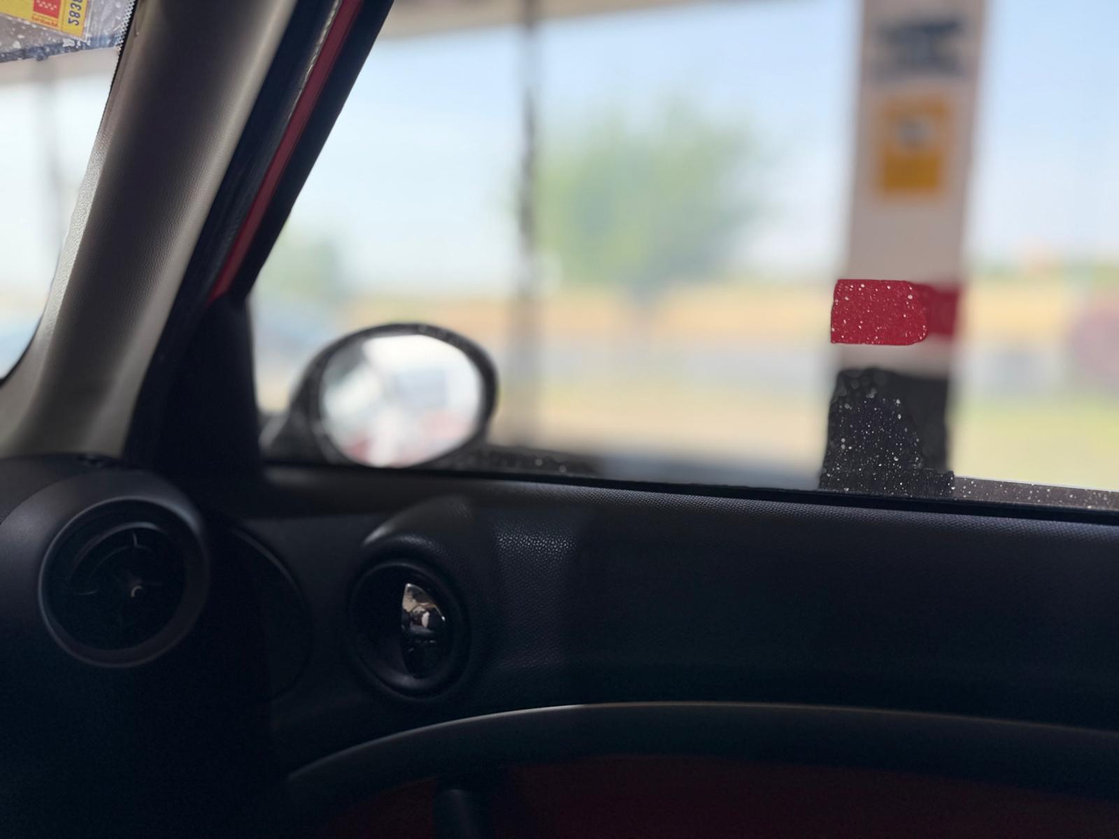 Elevalunas Mini no funcionan ni sube ni baja, el problema es el módulo FRM reparar en Soluciones GuemaCAR Laboratorio Electrónica Automotriz 1 año de garantía