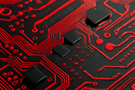 El Circuito Impreso PCB Multilayer es el corazón físico de la ECU, responsable de interconectar los componentes electrónicos esenciales del vehículo. Su estructura multicapa garantiza la estabilidad térmica y la transmisión eficiente de señales. Los fallos comunes incluyen cortes de pistas, soldaduras frías y problemas de interferencia electromagnética. En Soluciones GuemaCAR, diagnosticamos y reparamos estos fallos mediante inspección visual, pruebas de continuidad y técnicas avanzadas como el reballing.