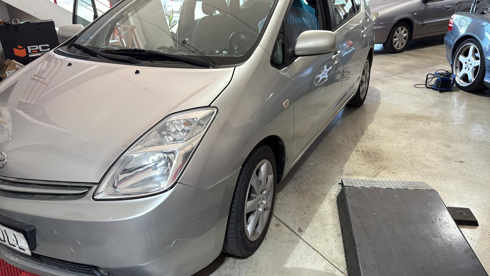 El cuenta kilómetros se detiene en 399.999 km: Este es un fallo común que ocurre debido a un problema en la electrónica del cuadro. Al llegar a los 399.999 km, el cuenta kilómetros se congela y deja de registrar los kilómetros adicionales, lo que puede generar confusión al intentar monitorear el uso real del vehículo.