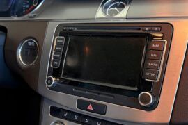 ¿Tu navegador del VW Passat CC está fallando? En Soluciones GuemaCAR, te ayudamos a solucionar problemas como pantallas negras, GPS inexacto y más, para que disfrutes de una conducción sin interrupciones.