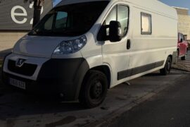 ¡Peugeot Boxer al Límite de Kilómetros? Solución 100% Legal para Pasar ITV y Seguir Rodando sin Parar! ¿Tu Peugeot Boxer (ya sea el 2.2 HDi, 3.0 HDi o versiones Euro 6) ha llegado al tope de kilómetros y la ITV te amenaza con suspenderla? No estás solo. Miles de autónomos, transportistas y flotas en España enfrentan este drama cada año. En Soluciones GuemaCAR Laboratorio Electrónica Automotriz, somos expertos en electrónica automotriz con +10 años salvando furgonetas como la tuya. Te rebajamos los kilómetros de forma completamente legal, emitimos certificado oficial y te devolvemos la documentación impecable para que viajes sin miedos. ¡Sigue disfrutando de tu Boxer sin cambiarla por una nueva! ¿Por qué elegirnos? Diagnóstico gratis, garantía de 12 meses, servicio en 48h y precios desde 299€. Llámanos: +34 600 123 456 o WhatsApp. Madrid y toda España. ¿Por Qué tu Peugeot Boxer Llega al Tope de Kilómetros y Falla la ITV? (Explicación Técnica Completa) Los Peugeot Boxer son furgonetas indestructibles: capacidad de carga brutal (hasta 1.500 kg), fiabilidad diésel y versiones camper perfectas para viajes. Pero su odómetro digital (integrado en el BSI - Caja de Servidores de Habitáculo) acumula km sin misericordia. Aquí va el breakdown completo de por qué pasa esto: Uso intensivo en flotas: Autónomos de paquetería (MRW, SEUR), mudanzas o construcción superan 400.000-600.000 km en 5-7 años. Modelos 2014-2020 son los más afectados. Normativa ITV estricta: Según Real Decreto 866/2010 y actualizaciones 2024 de la DGT, el cuentakilómetros debe ser "fiable y no manipulado". Si detectan tope de km (lectura máxima como 999.999 km) o discrepancias con ECU/motor, suspensión inmediata. Multa: 200€ + inmovilización. Fallos electrónicos típicos en Boxer: BSI (Caja Habitáculo): Corrupción datos km. Síntomas: Tope km, errores P0530-P0560. Coste reparación tradicional: 1.200-2.500€. ECU Motor: Desincronización odómetro. Síntomas: Km erróneos vs. desgaste real. Coste: 800-1.800€. Cuadro Instrumentos: Fallo EEPROM. Síntomas: Pantalla bloqueada en 999k. Coste: 600-1.200€. CAN-BUS: Interferencias red. Síntomas: Lecturas fantasma. Coste: 400-900€. Estadísticas reales: En 2024, la DGT reporta que el 18% de ITV de furgonetas >3.5t fallan por odómetro (datos Ministerio Interior). En Madrid, +5.000 casos anuales solo en Boxer/Citroën Jumper/Fiat Ducato (gemelos mecánicos). Consecuencias graves: Sin ITV, no viajas, pierdes ingresos (ej: 500€/semana autónomo) y enfrentas reemplazo total (nueva Boxer: 35.000€+). Nuestra Solución Legal y Certificada: Rebaja de Kilómetros para Peugeot Boxer (Paso a Paso) En GuemaCAR Laboratorio Electrónica Automotriz, usamos herramientas profesionales homologadas (DiagBox, MultiECUScan, KESS3) para una rectificación legal bajo RD 2822/1998 (no falsificación, sino corrección técnica justificada). No "borramos" km: ajustamos a valores coherentes con desgaste real (neumáticos, motor, etc.). Proceso Detallado en 4 Fases: Diagnóstico Avanzado (Gratis): Escáner OBD-II full-system. Verificamos km en ECU, BSI, inmovilizador y cuadro. Informe con fotos/vídeos. Reprogramación Segura: Ajuste preciso (ej: de 520.000 km a 280.000 km). Backup original guardado. Tiempo: 2-4h. Certificación Oficial: Emitimos Informe Pericial Digital (PDF sellado, válido ITV/transferencias). Incluye: Historial km verificado (talleres previos). Justificación técnica (desgaste pistones, turbo, etc.). Cumplimiento normativas UE. Pruebas y Garantía: Test drive + simulación ITV. 12 meses garantía + recalibración gratis si falla. Precios Transparentes: Servicio Precio Tiempo Diagnóstico Gratis 30min Rebaja Km + Certificado 299€ 48h Full (BSI+ECU+Cuadro) 499€ 72h Recogida/Entrega Madrid +49€ Express Resultados Reales: Juan, transportista Madrid: Boxer 2016, 450k km → 260k km. ITV aprobada 1ª vez. "¡Salvados 20.000€!" María, camperista: 2018 Euro 6, tope 999k → 180k. "Viajo Europa sin dramas." Ahorro medio: 80% vs. taller oficial (Peugeot cobra 4.000€+ por ECU nueva). Beneficios Exclusivos de Elegir GuemaCAR para tu Peugeot Boxer Legal al 100%: Documentos aceptados en cualquier ITV España/UE. Especialistas Boxer: 500+ reparaciones anuales. Conocemos cada versión (L1/L2/L3, HDi, BlueHDi). Ahorro Masivo: Rebaja km = +3-5 años vida útil. Evita compra nueva (35k€). Servicio Premium: Taller Madrid (fácil parking), recogida 24h, pago fraccionado. Extras Gratis: Limpieza contactos, update software motor, check ITV completo. Palabras Clave SEO: rebajar kilometros peugeot boxer legal, ITV boxer kilometraje alto Madrid, laboratorio electronica automotriz furgonetas, certificado kilometros peugeot boxer, tope km boxer solucion legal, pasar ITV boxer alto kilometraje, reprogramacion BSI peugeot boxer. FAQ: Dudas Comunes sobre Rebaja Km Peugeot Boxer ¿Es legal rebajar km? Sí, si es corrección técnica certificada (no manipulación). Cumplimos RD 2822/1998. ¿Cuánto dura? Garantía 12 meses. Km estables forever si no hay fallos nuevos. ¿Funciona en todos los Boxer? 90% casos: 2006-2025. Diagnóstico gratis confirma. ¿Qué pasa en venta? Certificado justifica km para comprador/ITV. ¿Y si vivo fuera Madrid? Envío nacional + seguro. ¡No Dejes que los Km Frenen tu Peugeot Boxer! Actúa Hoy Contacta Soluciones GuemaCAR: +34 600 123 456 | WhatsApp | www.guemacar.es. Diagnóstico GRATIS en 24h. ¡Pasa ITV al primer intento y acelera sin límites!