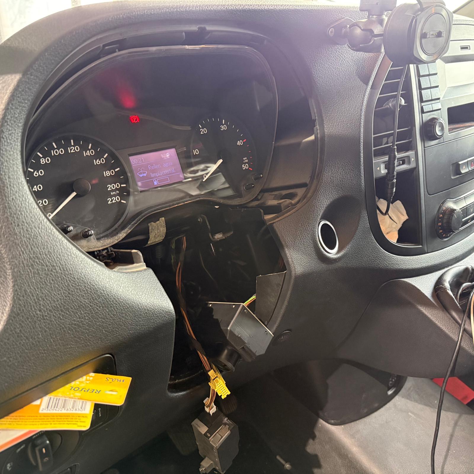 Mercedes Vito no arranca imposibilita de arranque cuadro instrumentos reparación en Soluciones GuemaCAR Laboratorio Electrónica Automotriz Madrid