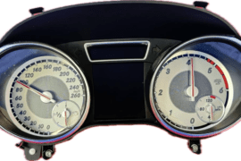 ¿Pantalla de Mercedes en negro o con rayas? En GuemaCAR Leganés reparamos tu cuadro W176/C117 con tecnología avanzada y garantía nacional.
