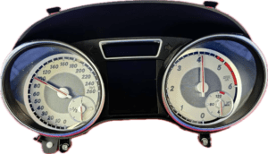 ¿Pantalla de Mercedes en negro o con rayas? En GuemaCAR Leganés reparamos tu cuadro W176/C117 con tecnología avanzada y garantía nacional.