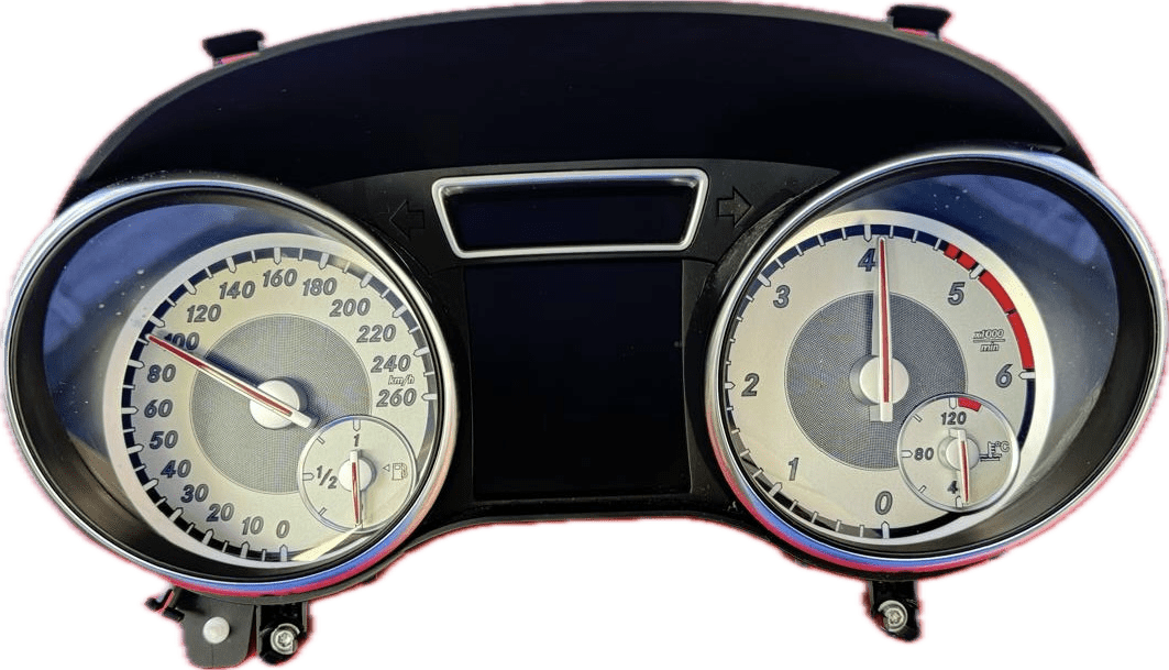 ¿Pantalla de Mercedes en negro o con rayas? En GuemaCAR Leganés reparamos tu cuadro W176/C117 con tecnología avanzada y garantía nacional.