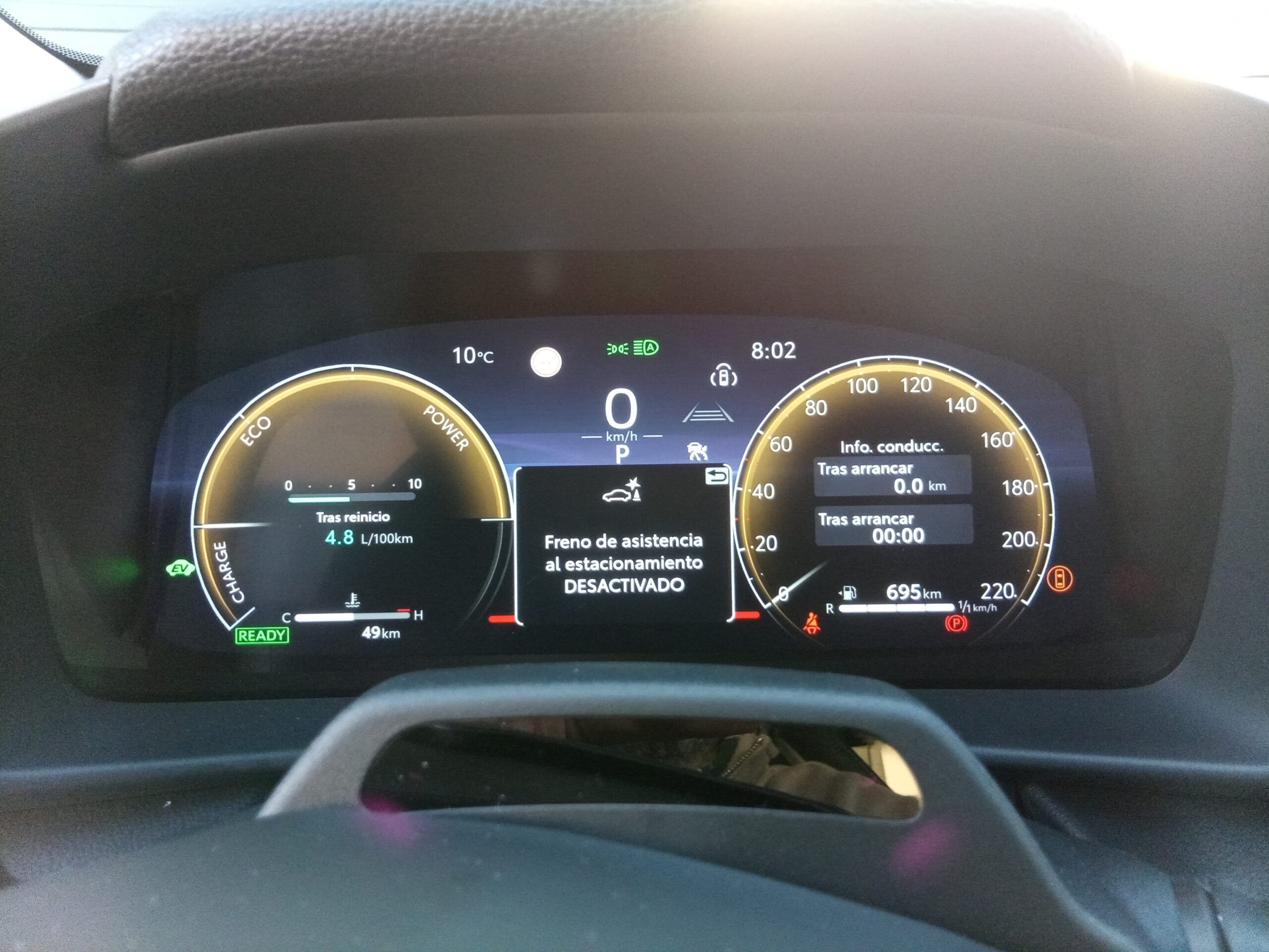 INSTALACIÓN CERTIFICADA DE LABORATORIOComo laboratorio experto en electrónica del automóvil, cada montaje de IGLA 231 + GPS 4G se realiza sin cortes físicos en el mazo de cables principal. De esta forma, preservamos intacta la garantía oficial del concesionario y la integridad de las redes CAN-Bus de tu Toyota C-HR.