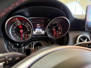 Reparación cuadro de instrumentos de Mercedes-Benz Clase A (A200 / W176) con fallos de apagado total, errores de display y problemas de comunicación CAN Bus. Reparación en laboratorio técnico especializado con 1 Año de Garantía y conservación de kilómetros y codificación original.